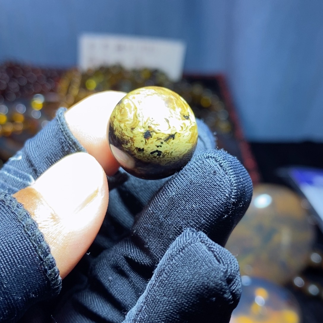 未镶嵌琥珀裸石。。。