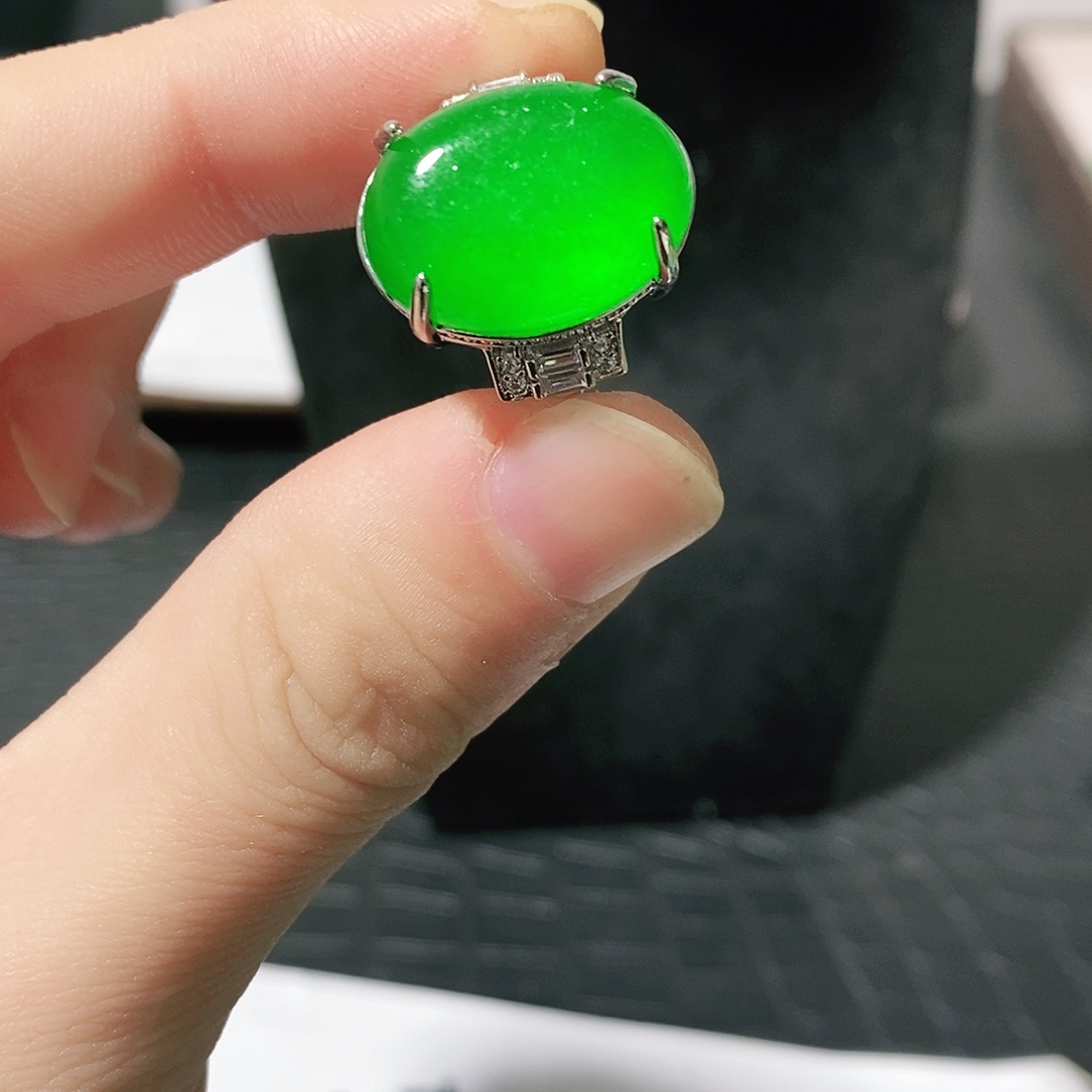 翡翠颈饰银S925镶嵌戒指