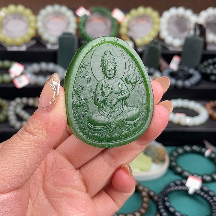 和田玉未镶嵌颈饰俄料碧玉