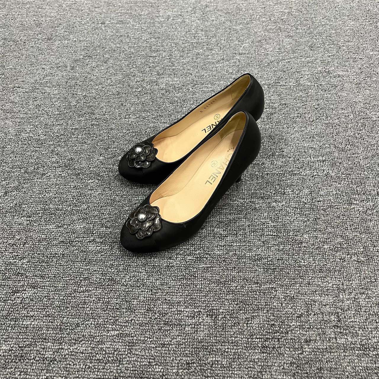 95新 Chanel/香奈儿 黑色山茶花珍珠高跟鞋 36码/95新/无配件