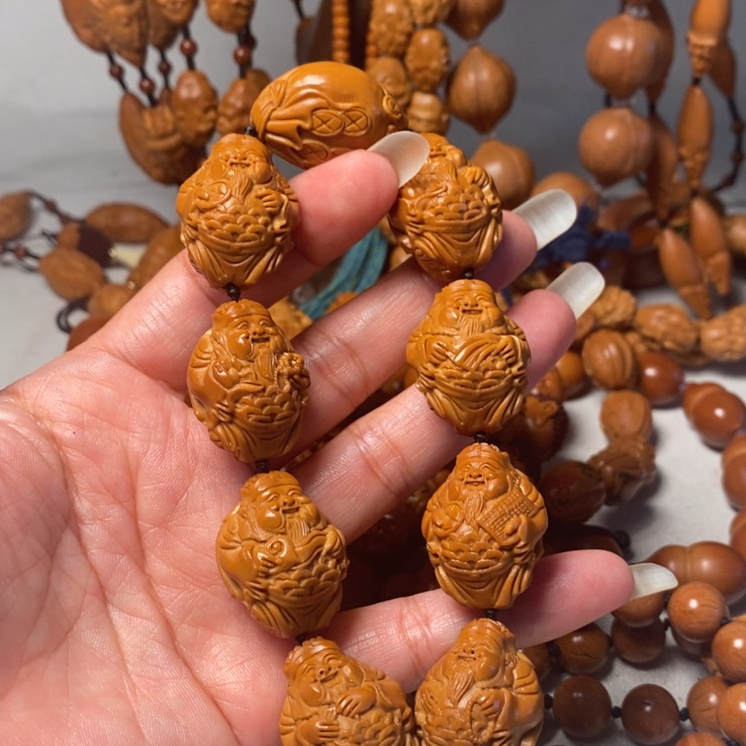 雲***天橄榄核吊坠八大财神