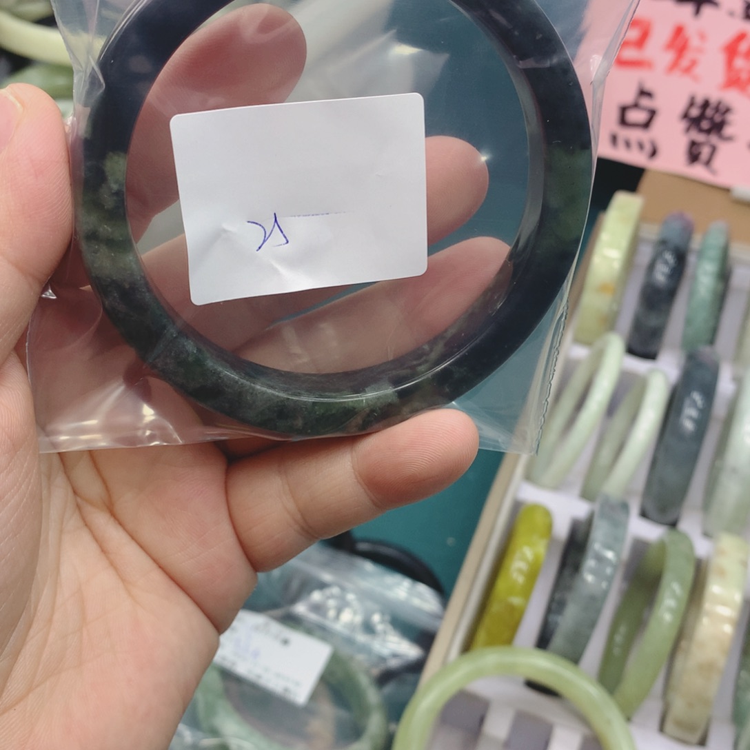 爱***！蛇纹石玉未镶嵌手镯