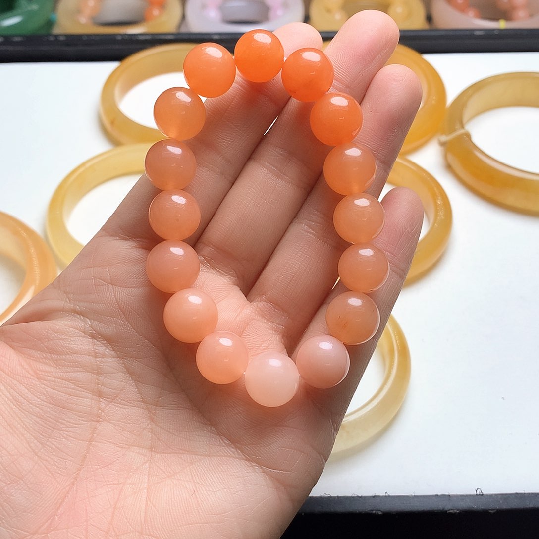 未镶嵌石英质玉（黄龙玉）手镯