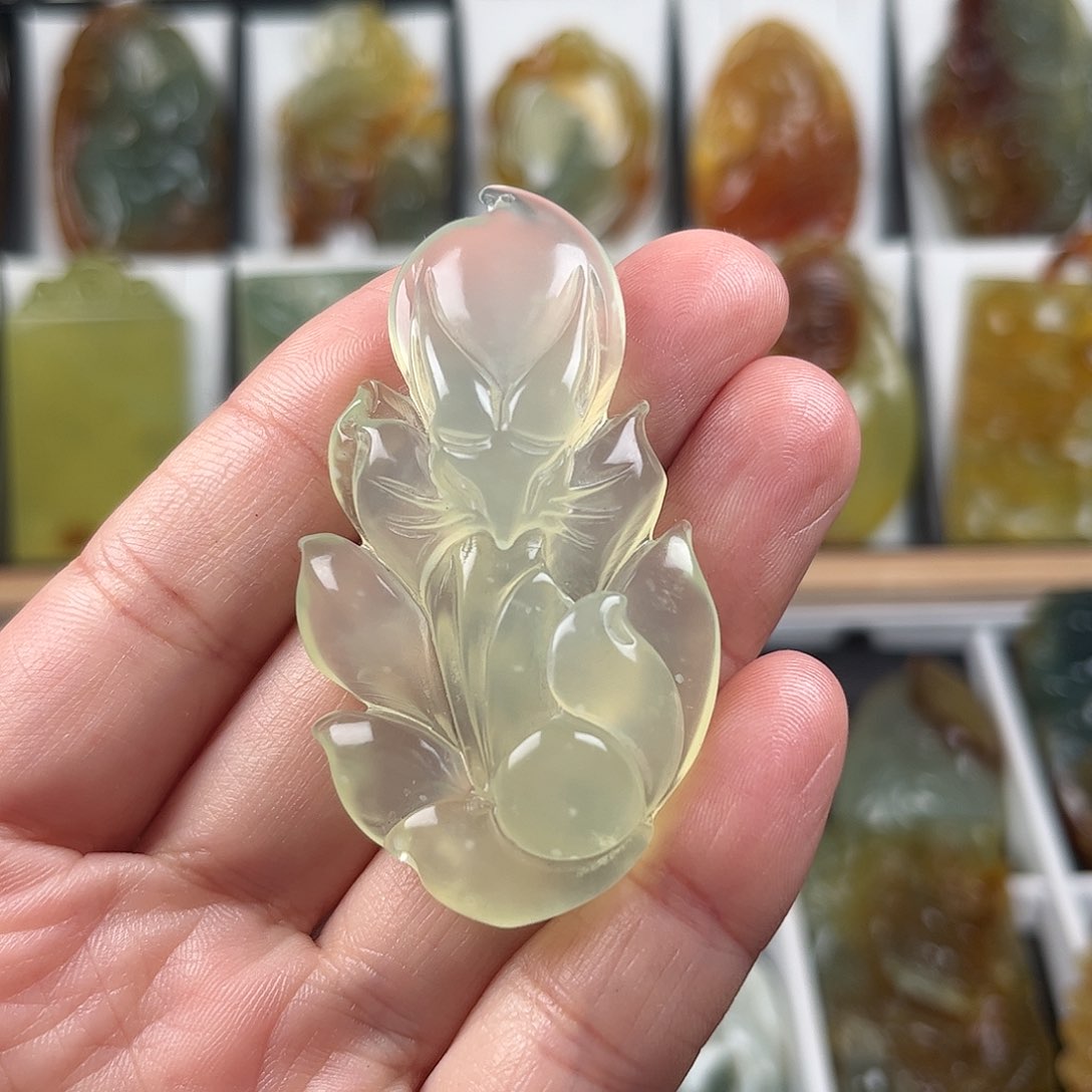 蛇纹石玉颈饰未镶嵌