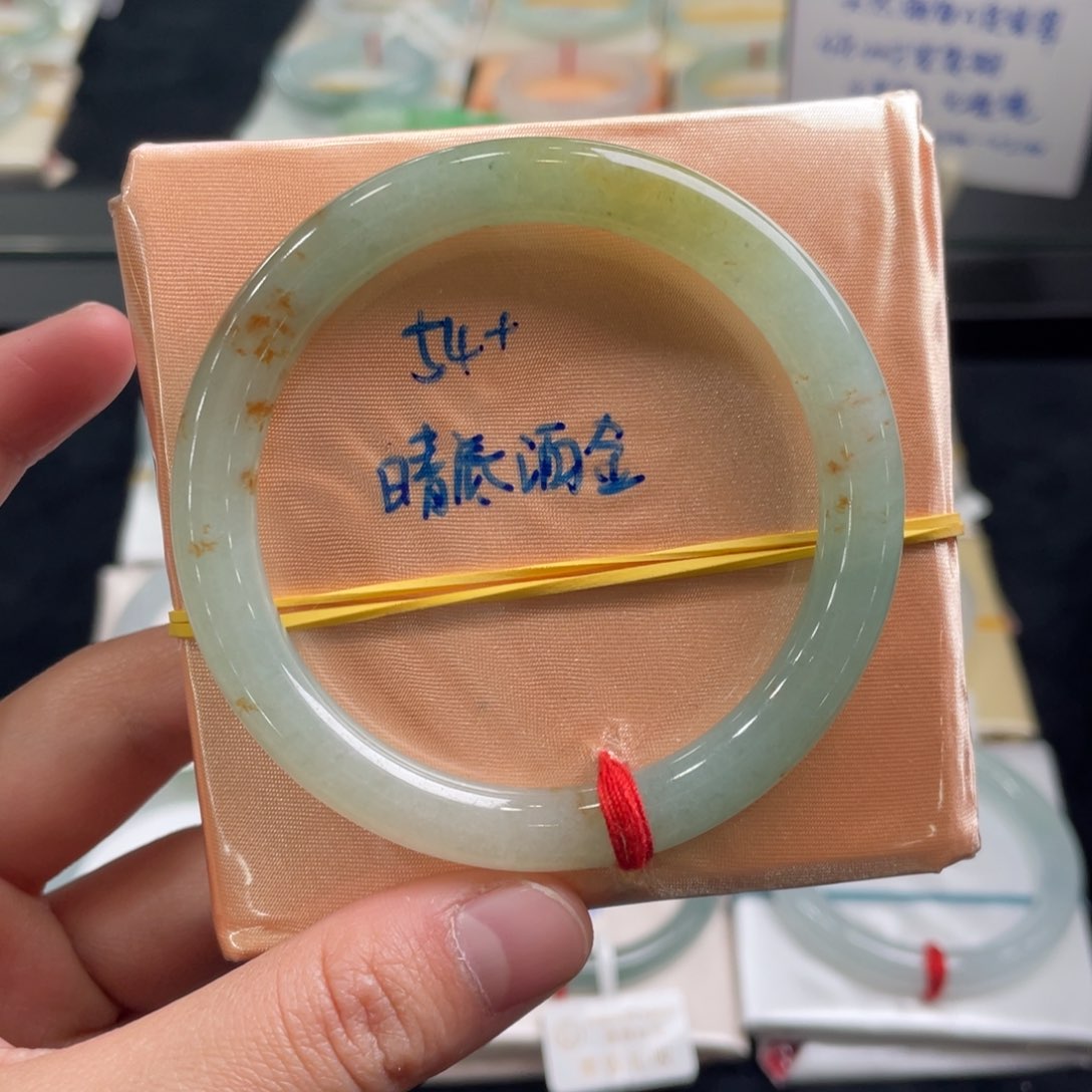 翡翠手镯未镶嵌翡翠手镯