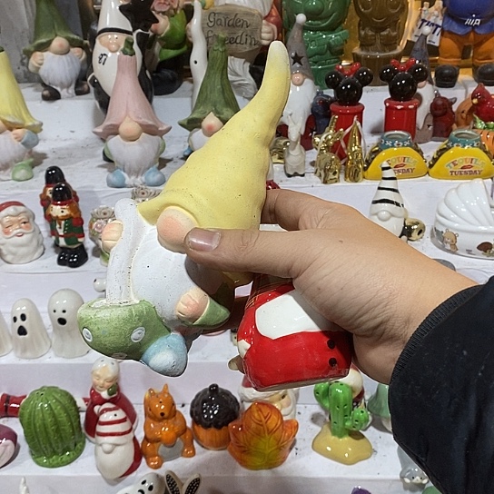 摆件下****?陶瓷微瑕摆件