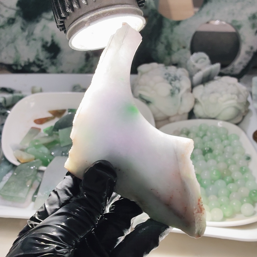 翡翠未镶嵌颈饰边角料