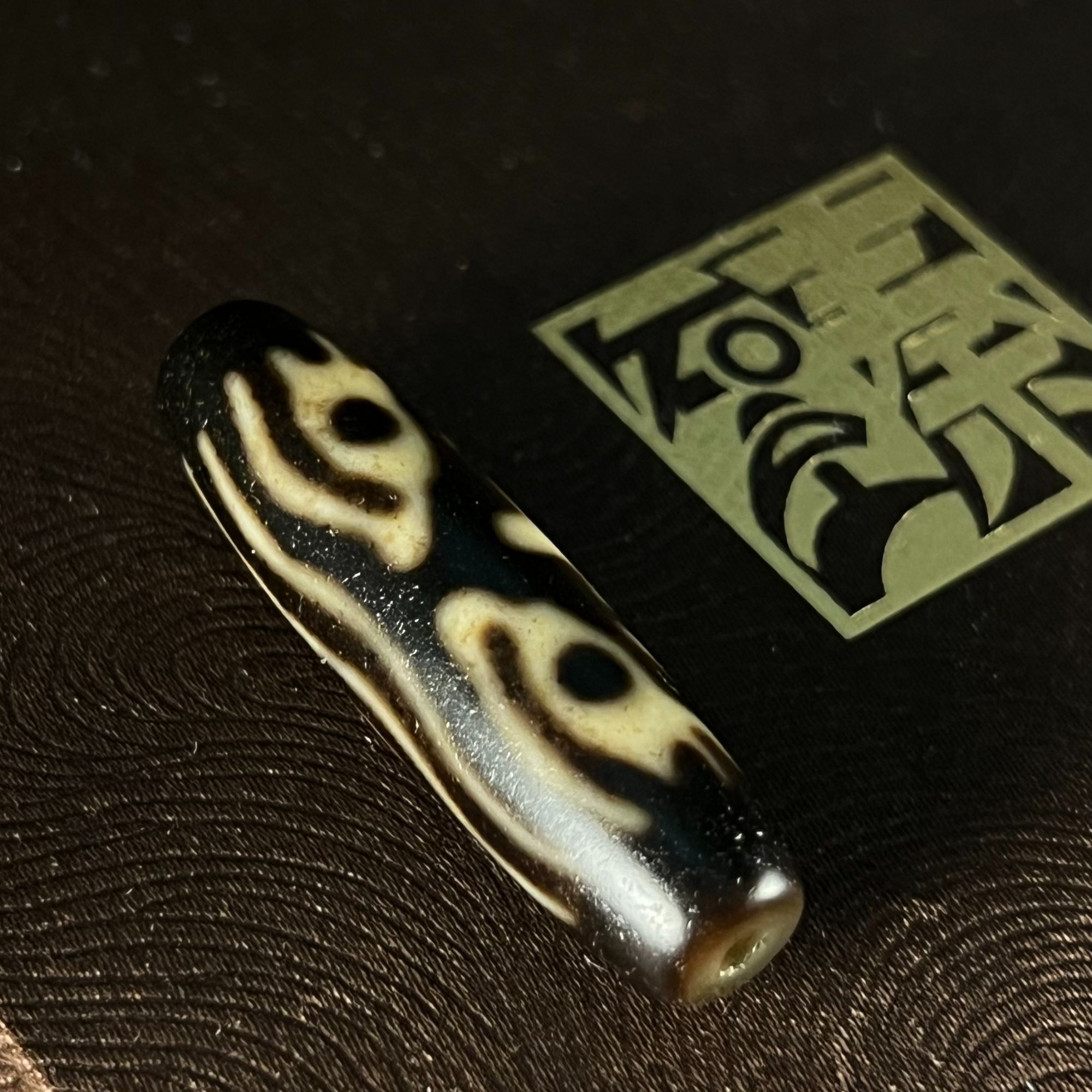 台湾建诚藏式仿古牙黄扎基拉姆43mm时尚百搭镶蚀玛瑙珠吊坠