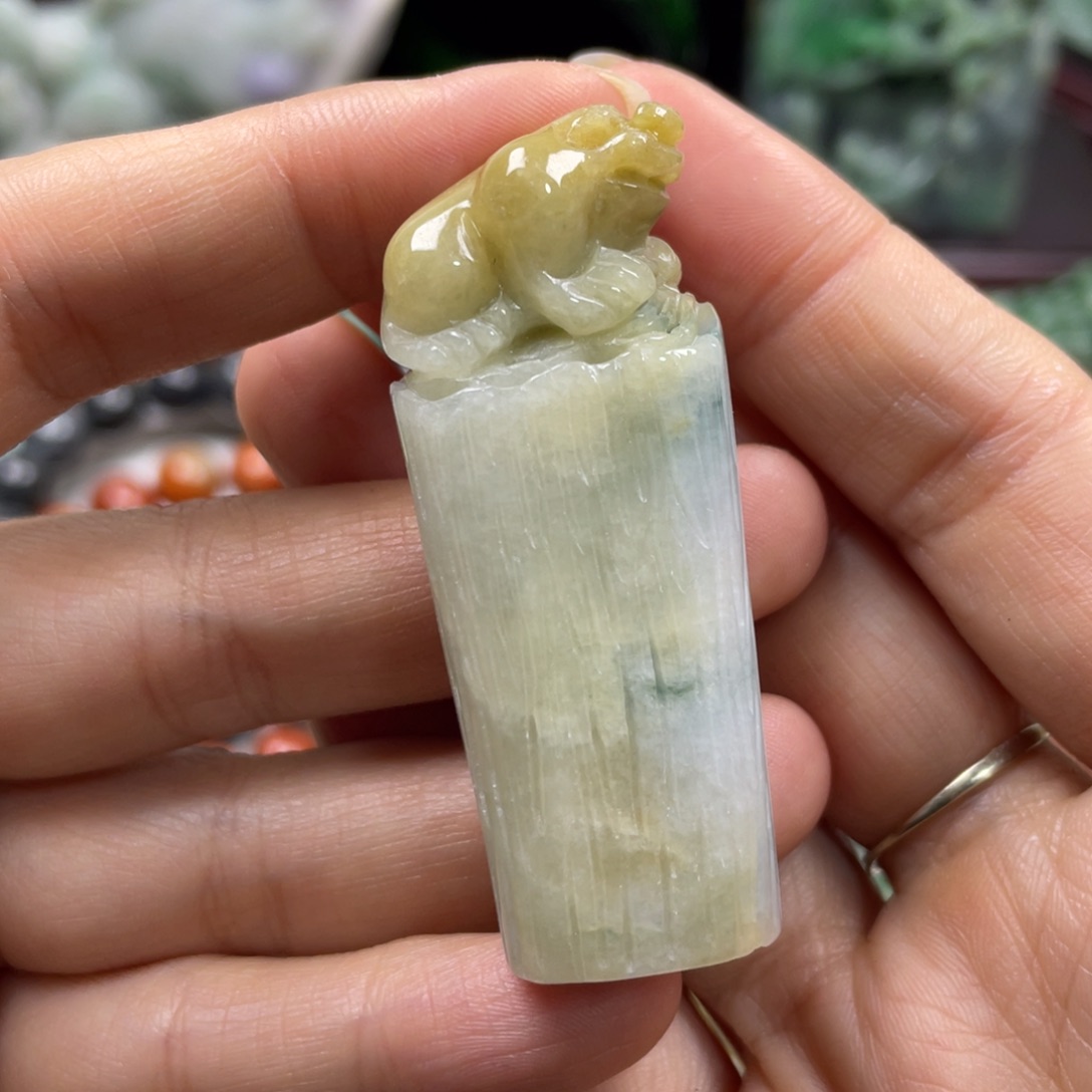 翡翠未镶嵌颈饰牌子