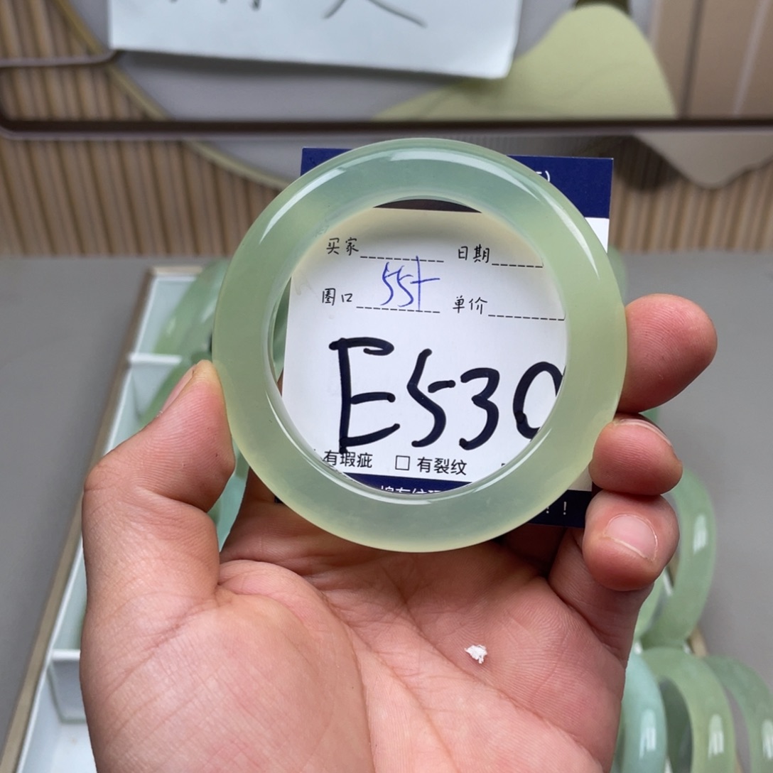 岫玉手镯手镯未镶嵌