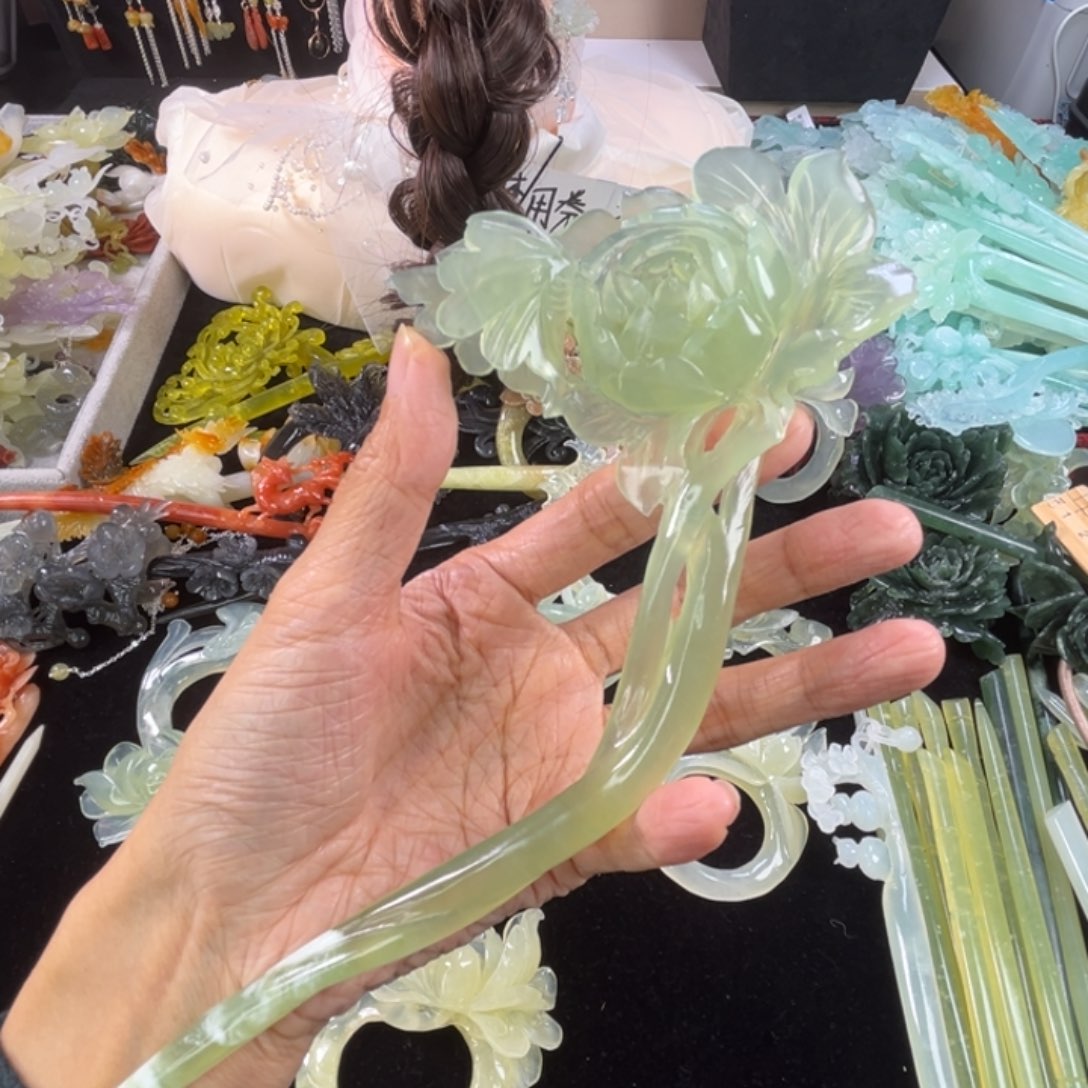 未镶嵌岫玉发饰瑕疵 