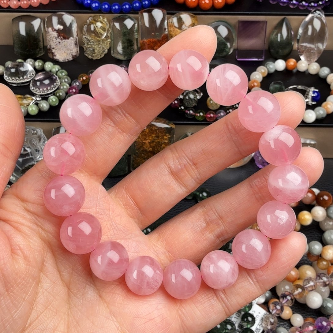 水晶手链未镶嵌在****白天然粉水晶