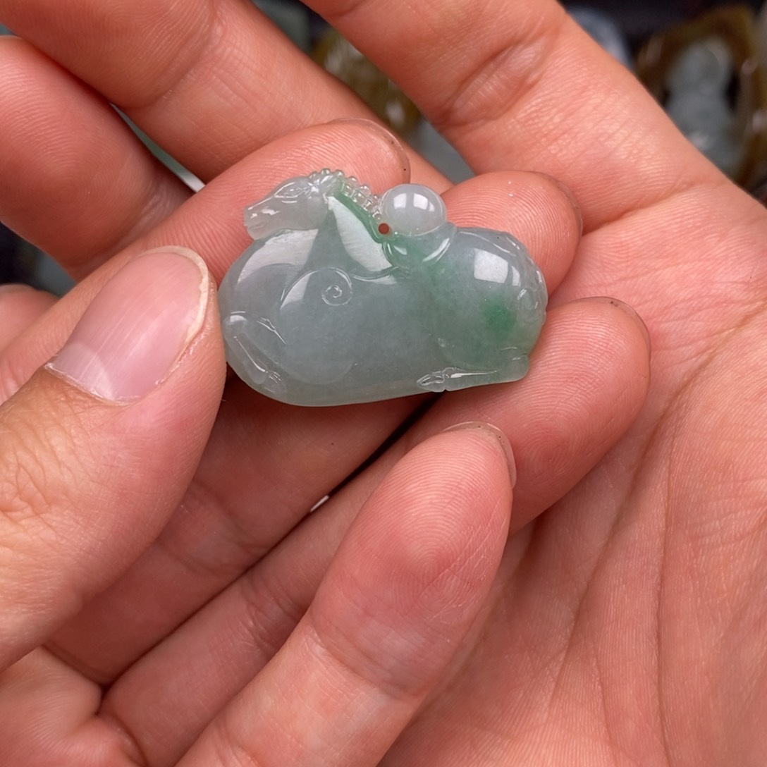 翡翠未镶嵌颈饰吊坠