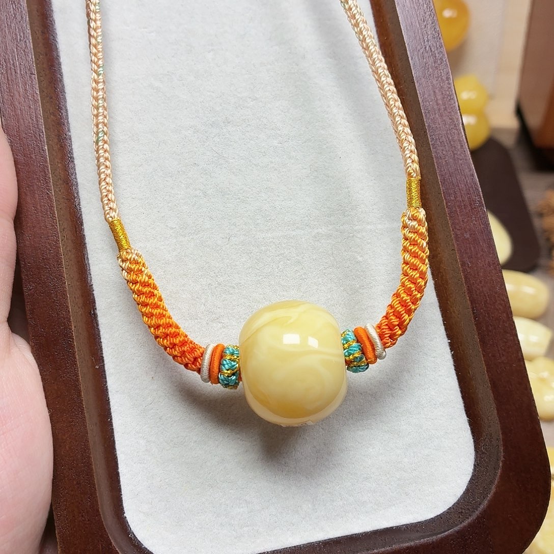 蜜蜡未镶嵌颈饰8.15g俄料