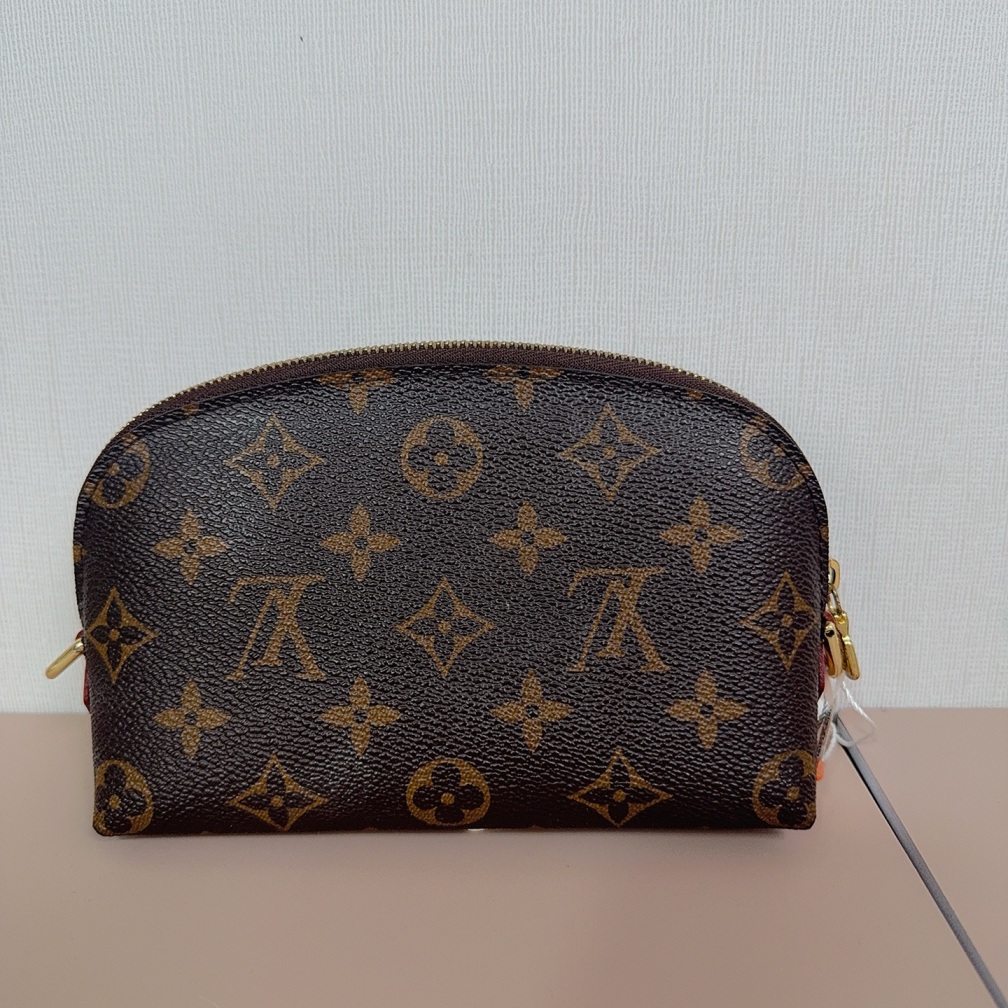 95新 LouisVuitton/路易威登 Iv老花贝壳化妆包棕色芯片cj7077