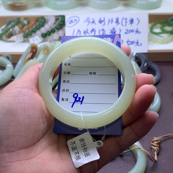 和田玉未镶嵌手镯