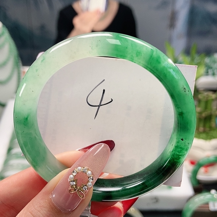 石英质玉手镯未镶嵌天然A货非洲翠手镯