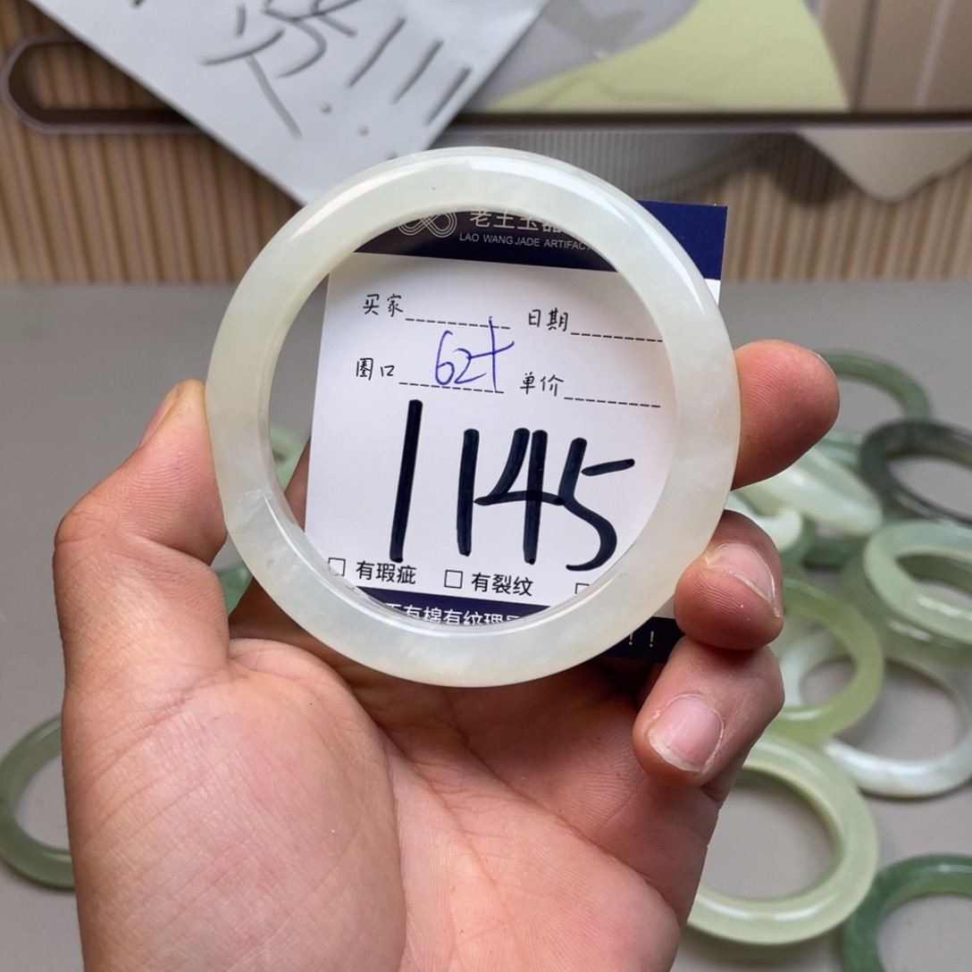 岫玉手镯手镯未镶嵌