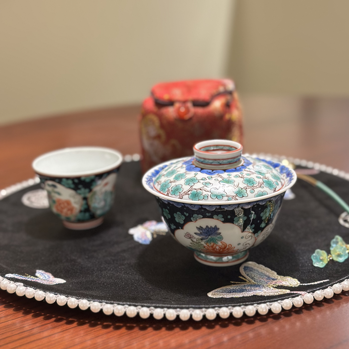 【雨溪山房】枢府釉古彩开窗绿梅主人杯+盖碗两件套