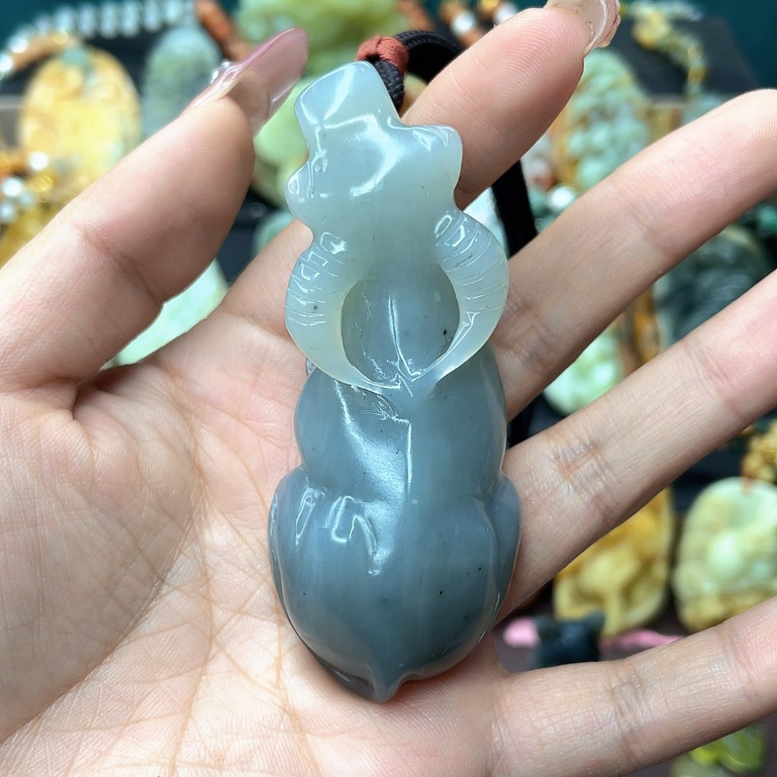 蛇纹石玉颈饰未镶嵌