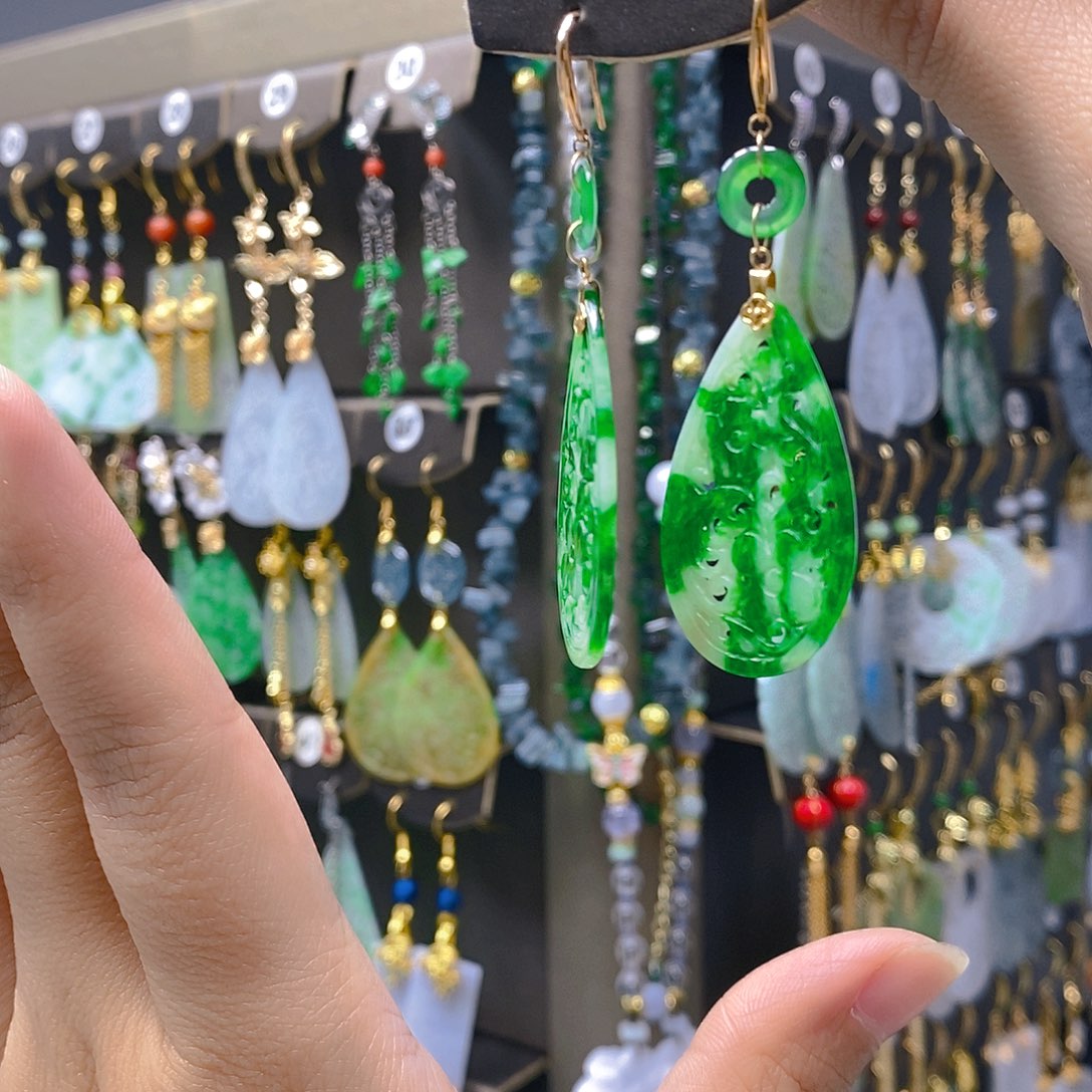 颈饰18K金镶嵌翡翠翡翠