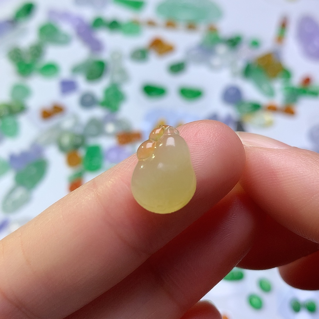 翡翠未镶嵌颈饰葫芦瓜