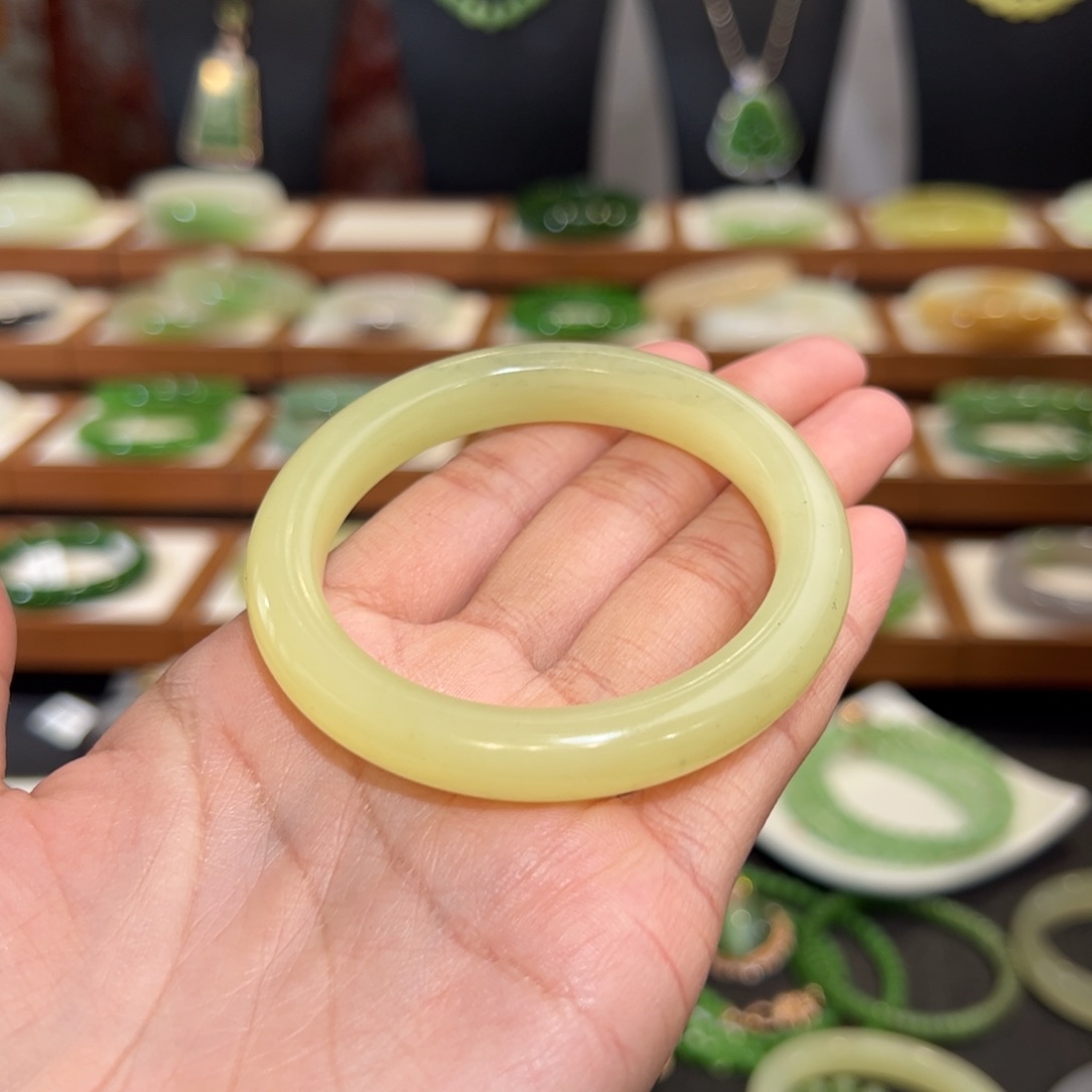 和田玉手镯未镶嵌大***1新疆若羌点墨黄口52