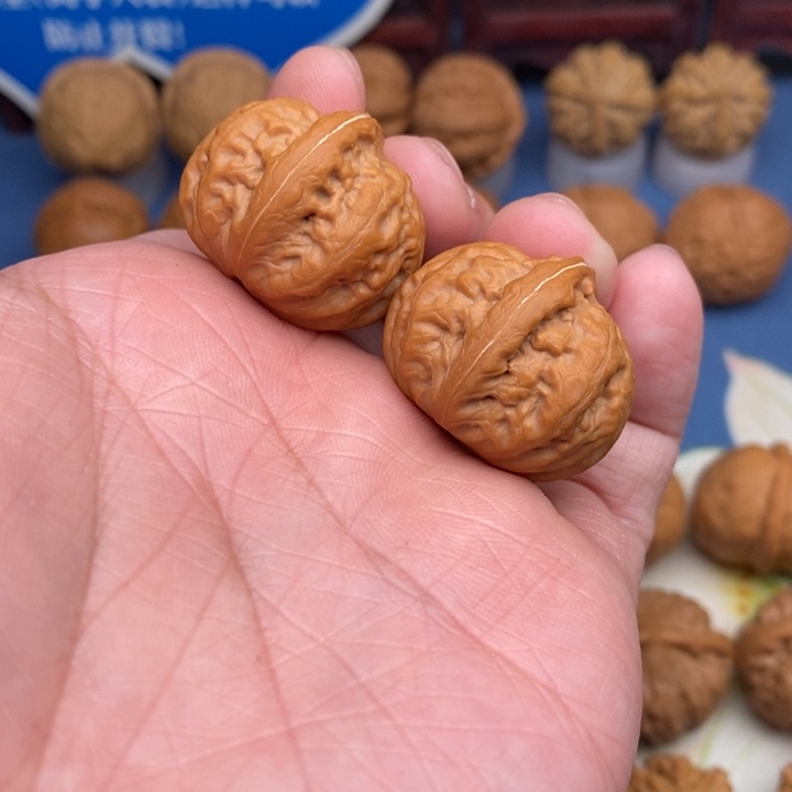 文玩核桃把件玉石方尊