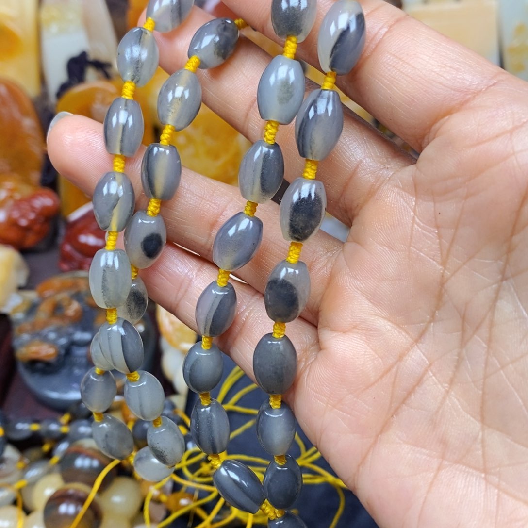 石英质玉（黄龙玉）颈饰未镶嵌