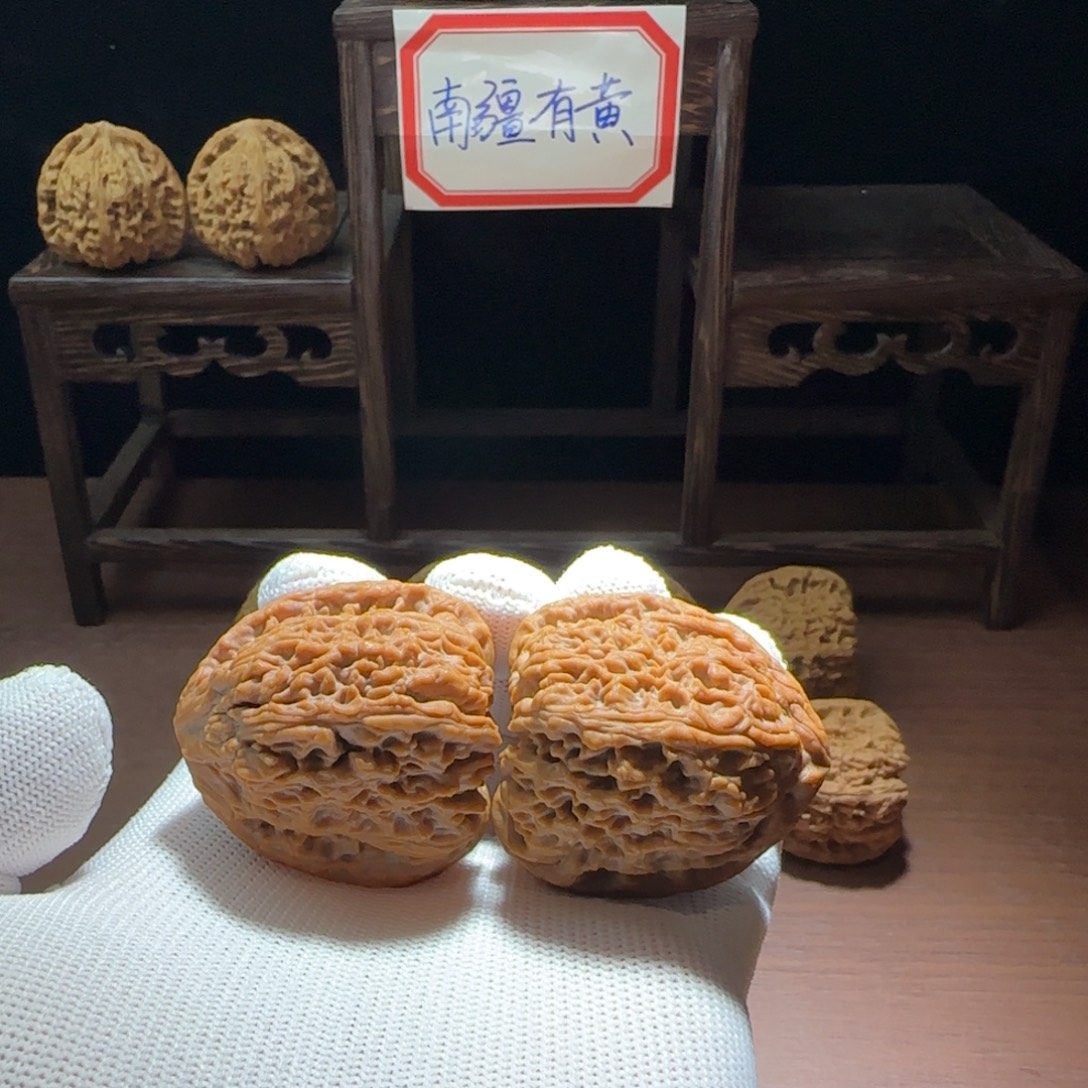 哈***哈文玩核桃吊坠40三角奥迪炮弹