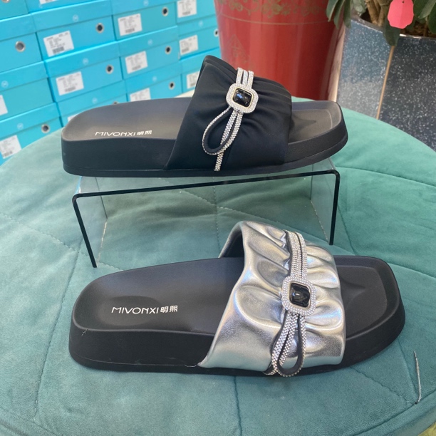 2768女款舒适时尚休闲女士夏季百搭厚底休闲凉鞋