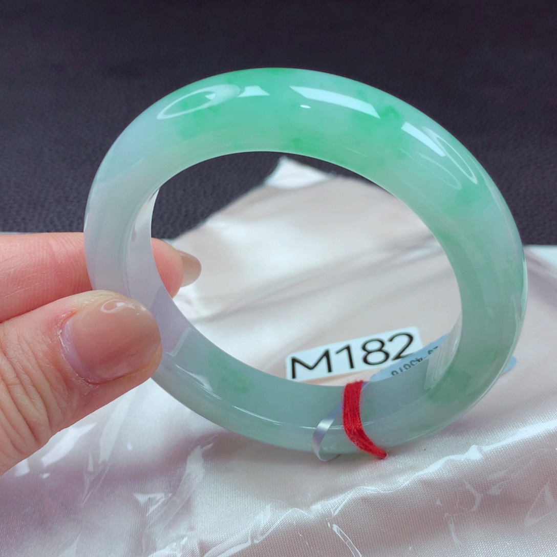 翡翠手镯未镶嵌手镯88