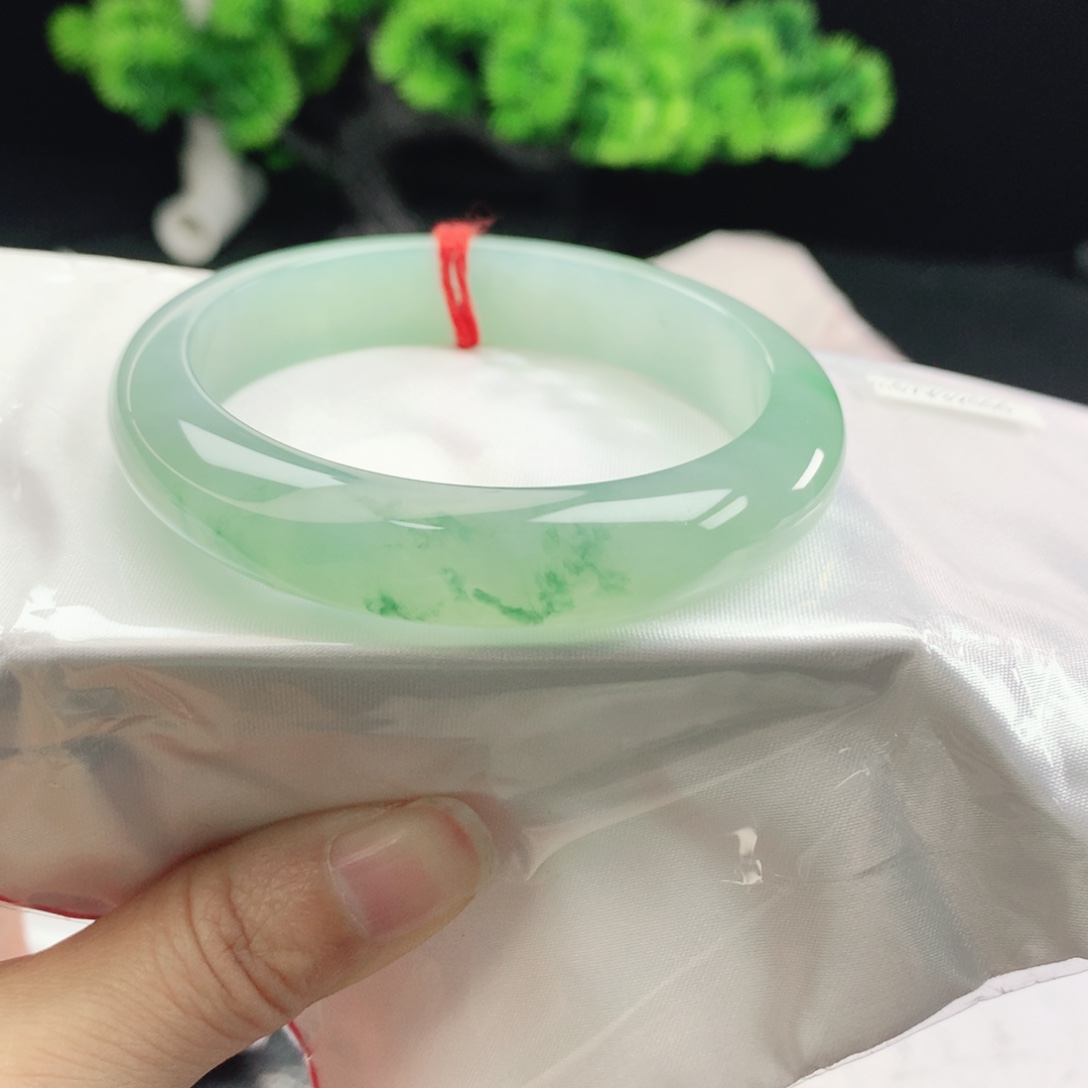 翡翠未镶嵌手镯正