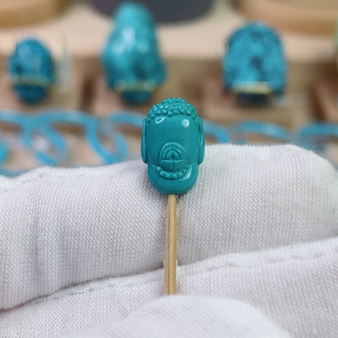 绿松石未镶嵌珠宝奇石