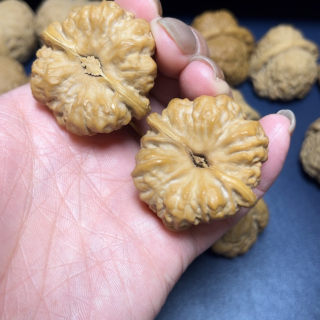文玩核桃吊坠哇哇哇