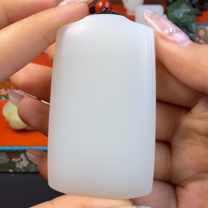 为***界和田玉未镶嵌颈饰