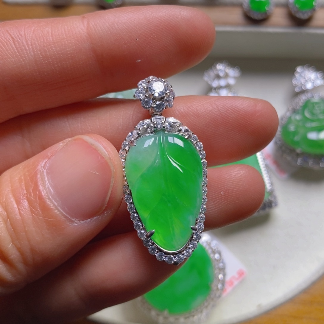 翡翠颈饰银S925镶嵌树叶吊坠