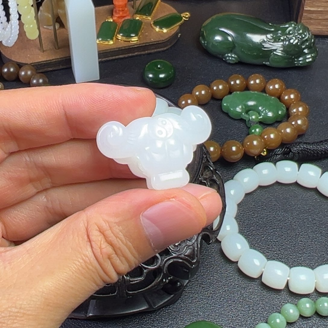 和田玉未镶嵌颈饰