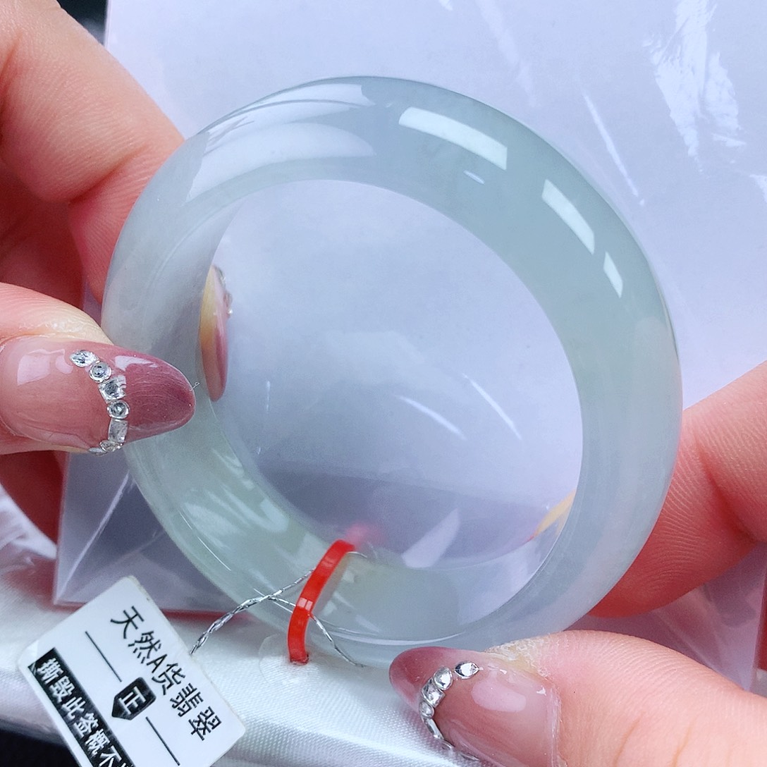 翡翠手镯未镶嵌51贵