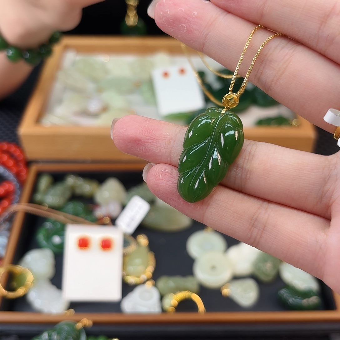 和田玉银S925镶嵌颈饰碧玉叶子