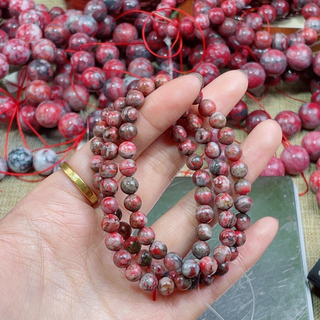 t***o天然辰砂天然原石手串