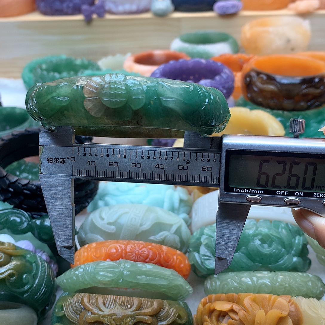 未镶嵌手镯石英质玉