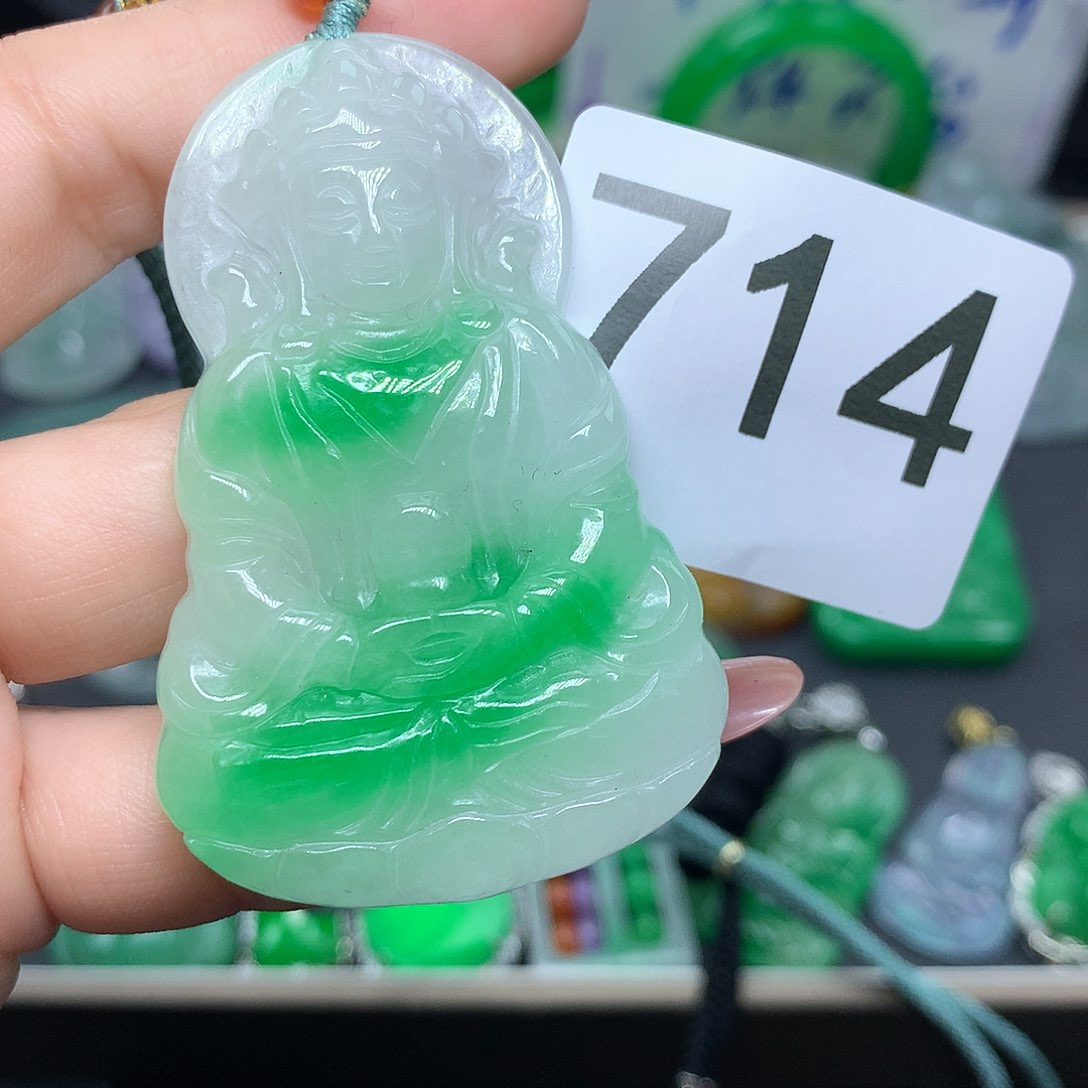 翡翠吊坠(赠链)未镶嵌