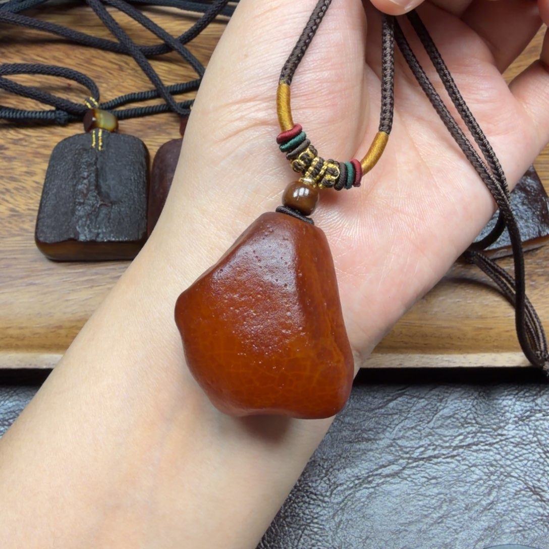 琥珀未镶嵌吊坠(赠链)