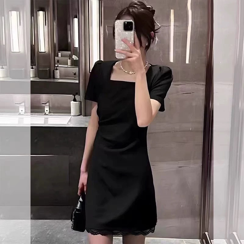 蕾丝拼接泡泡袖连衣裙女2025夏季新款收腰显瘦方领小黑裙