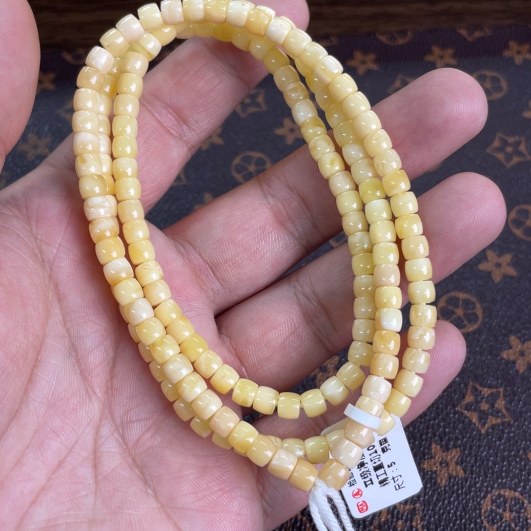 蜜蜡裸石未镶嵌02700000000