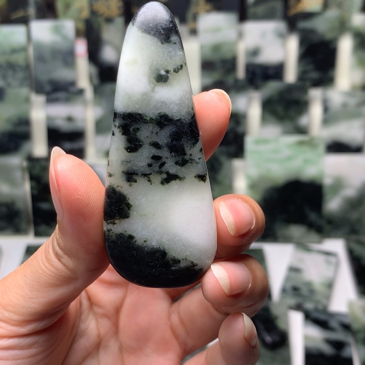 独山玉颈饰未镶嵌