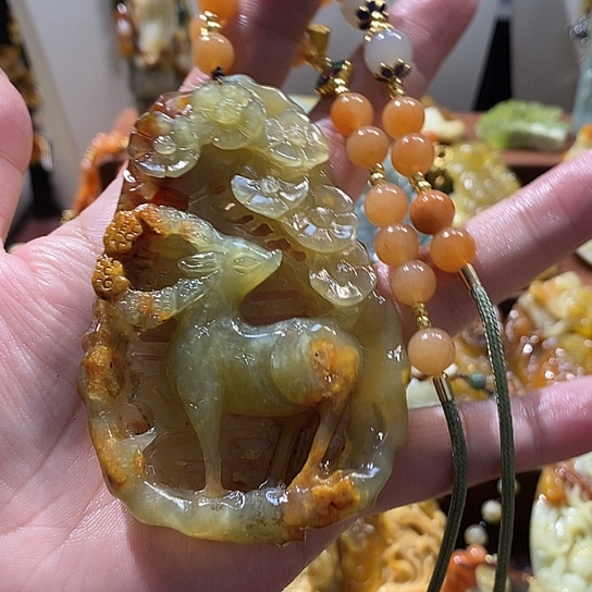 蛇纹石玉未镶嵌颈饰