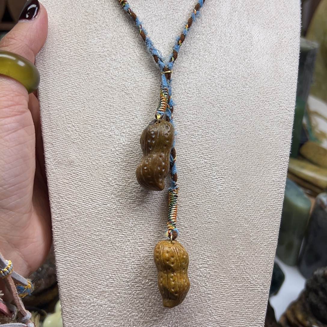 岫岩河磨玉（透闪石质玉）未镶嵌颈饰河磨玉花生毛衣链