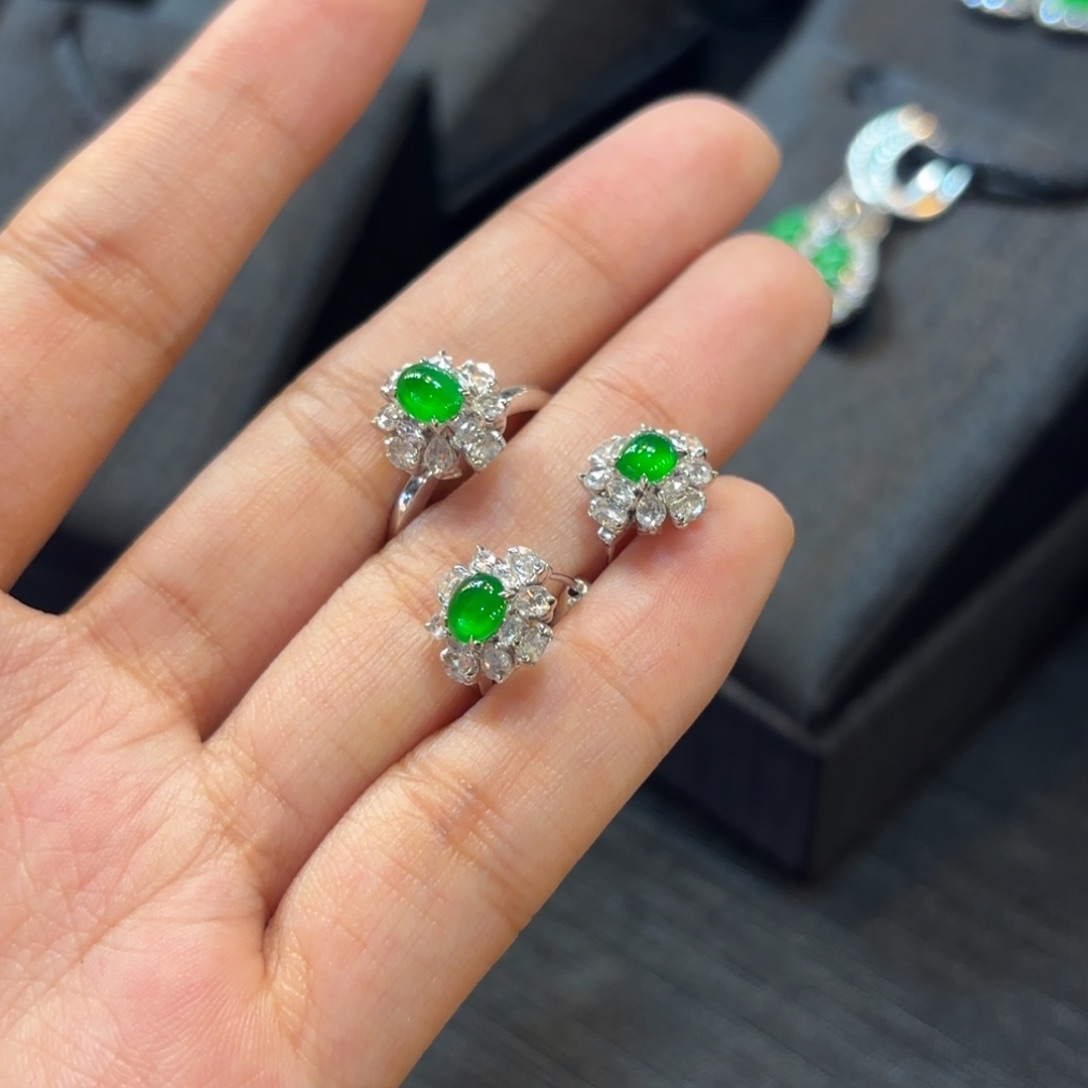 翡翠未镶嵌颈饰那翡翠蛋面